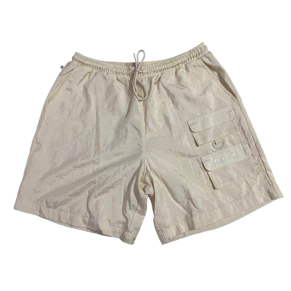 Adidas Sportswear Cargo Chelsea shorts size large gold